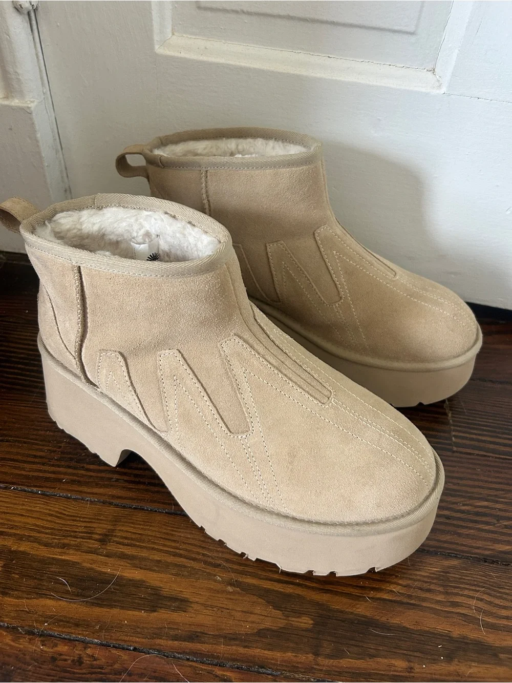 UGG Women's Ultra Mini New Heights Sunwave boots size 12